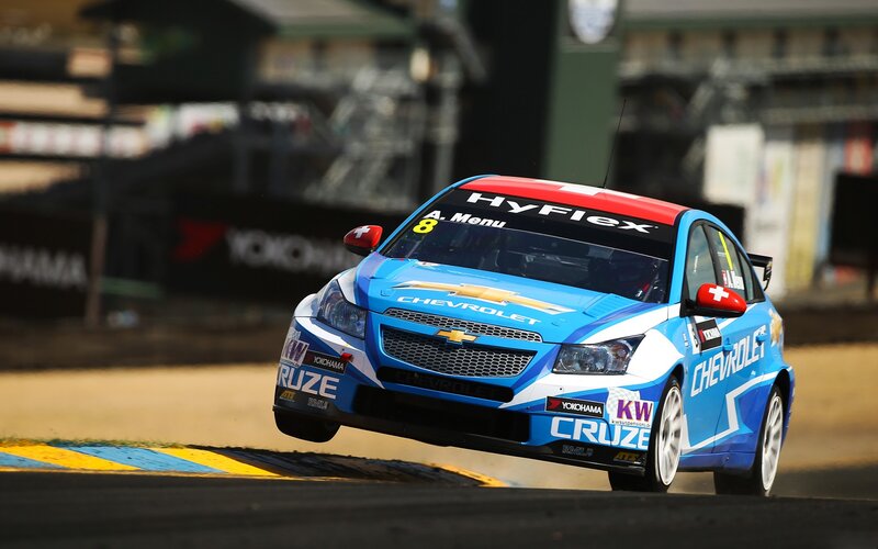 Chevrolet Cruze racing on track