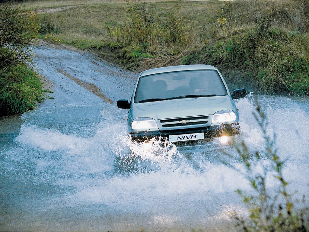 Chevrolet Niva driving through water