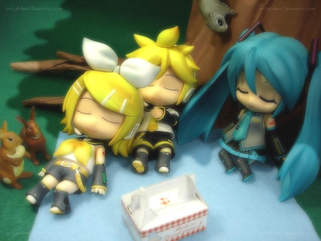 Chibi figures resting together