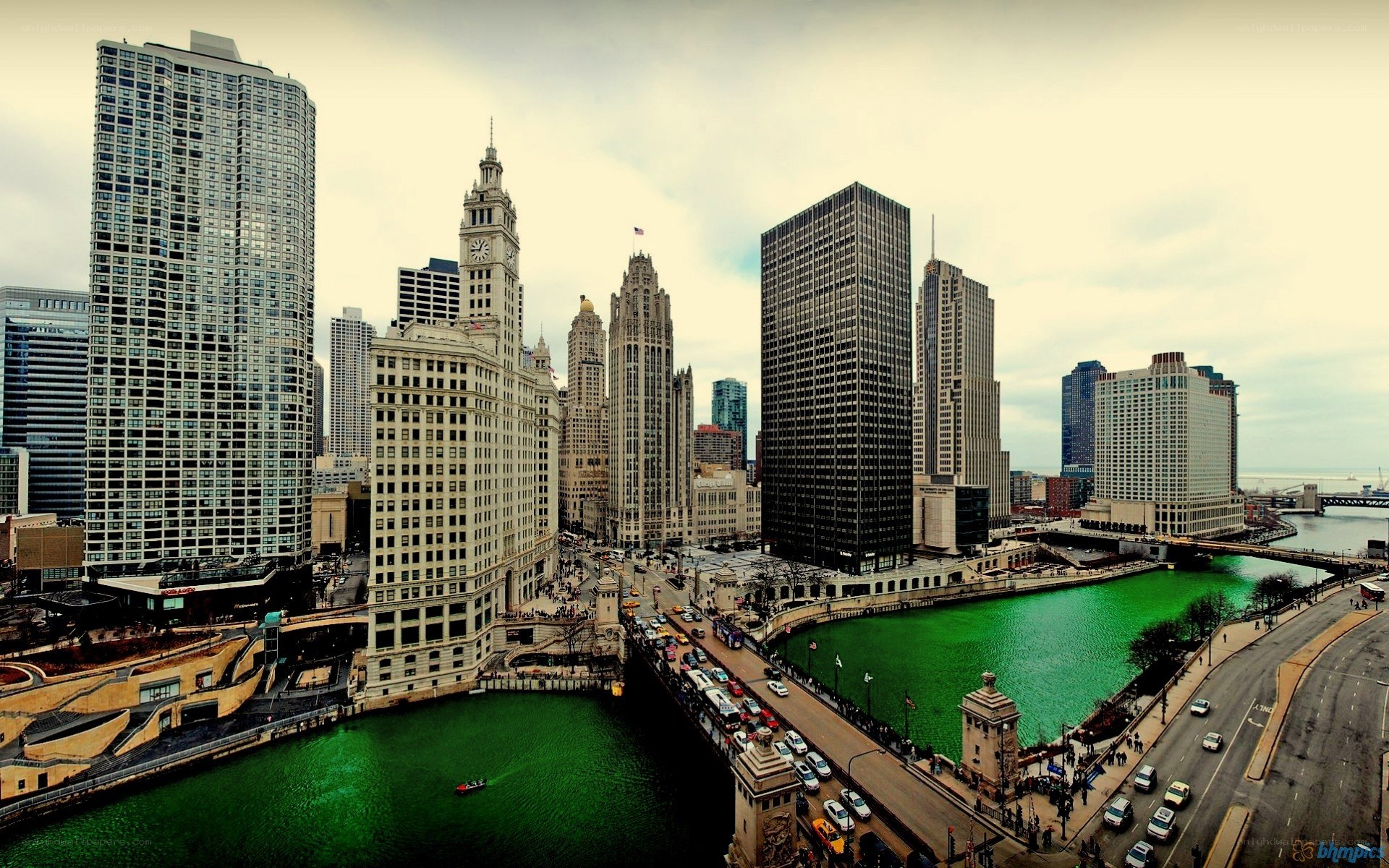 Chicago river dyed green