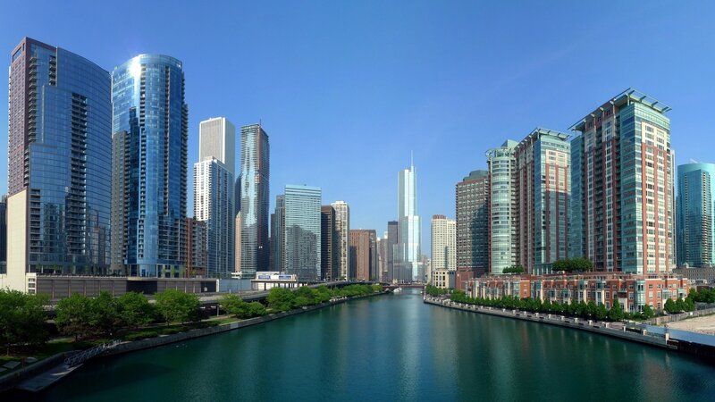 Chicago River skyline view