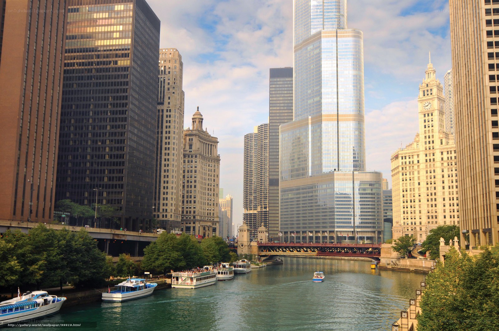 Chicago River with skyscrapers