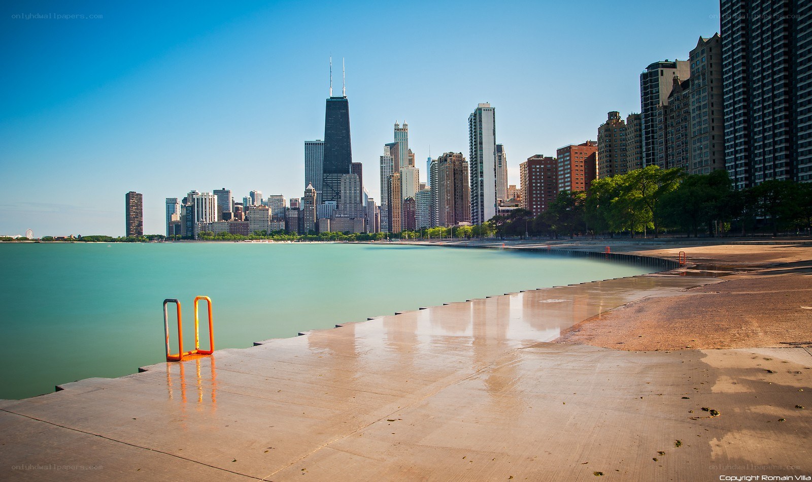Chicago skyline by the lake
