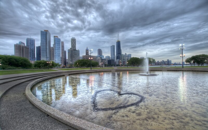 Chicago skyline with fountain