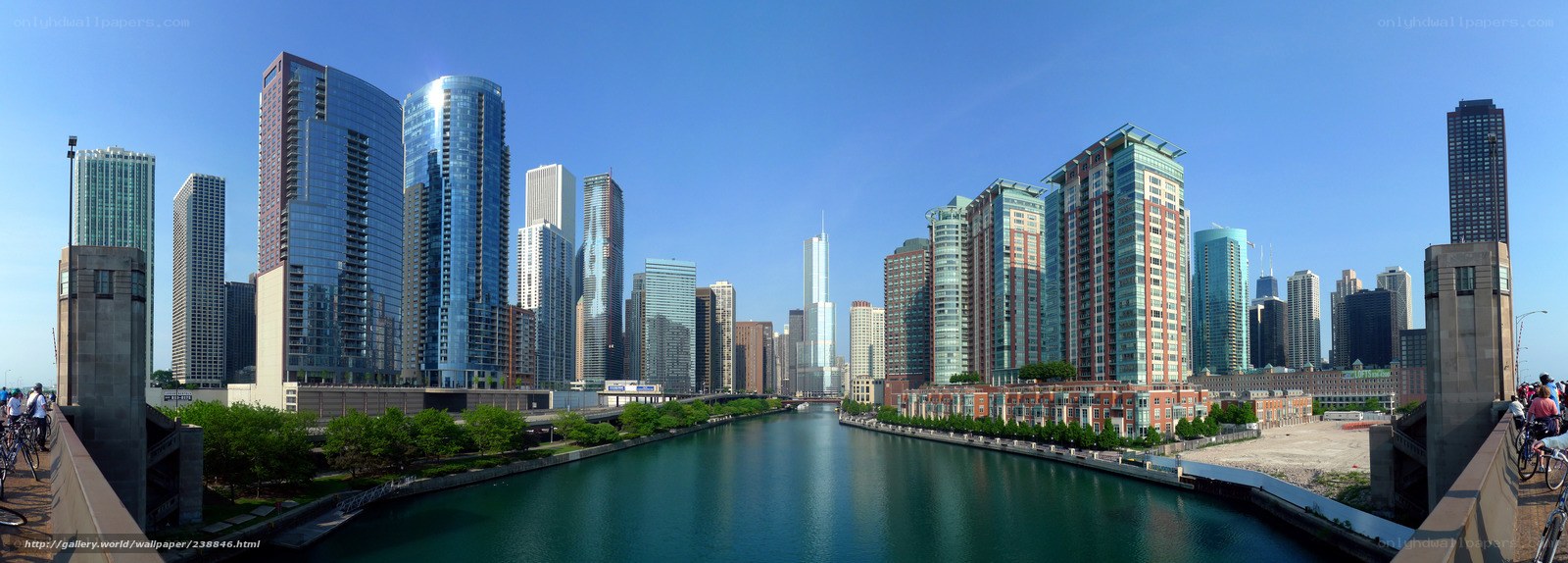 Chicago skyline with river