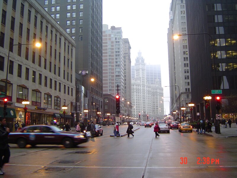 Chicago street scene at dusk