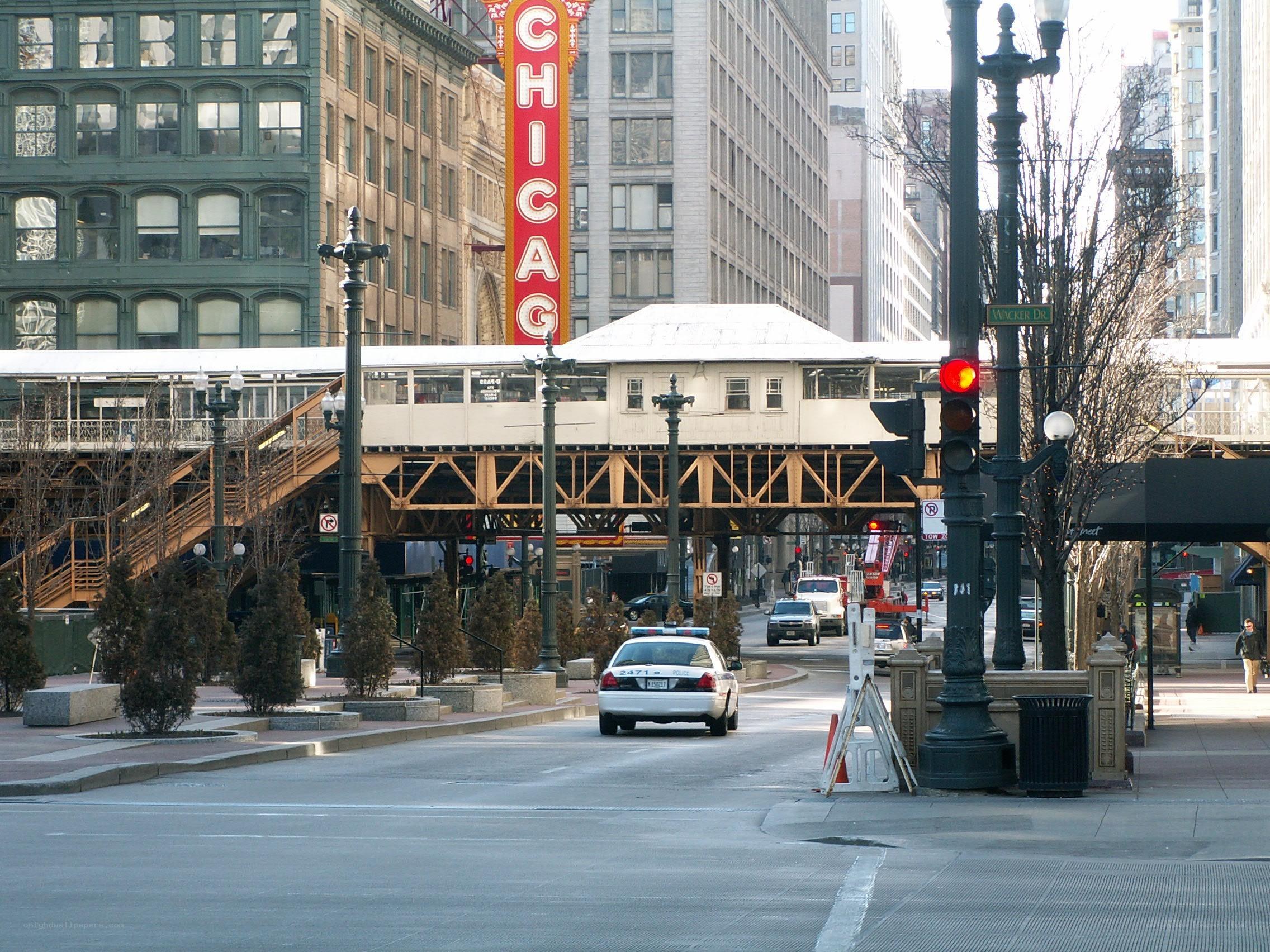 Chicago street scene with elevated train