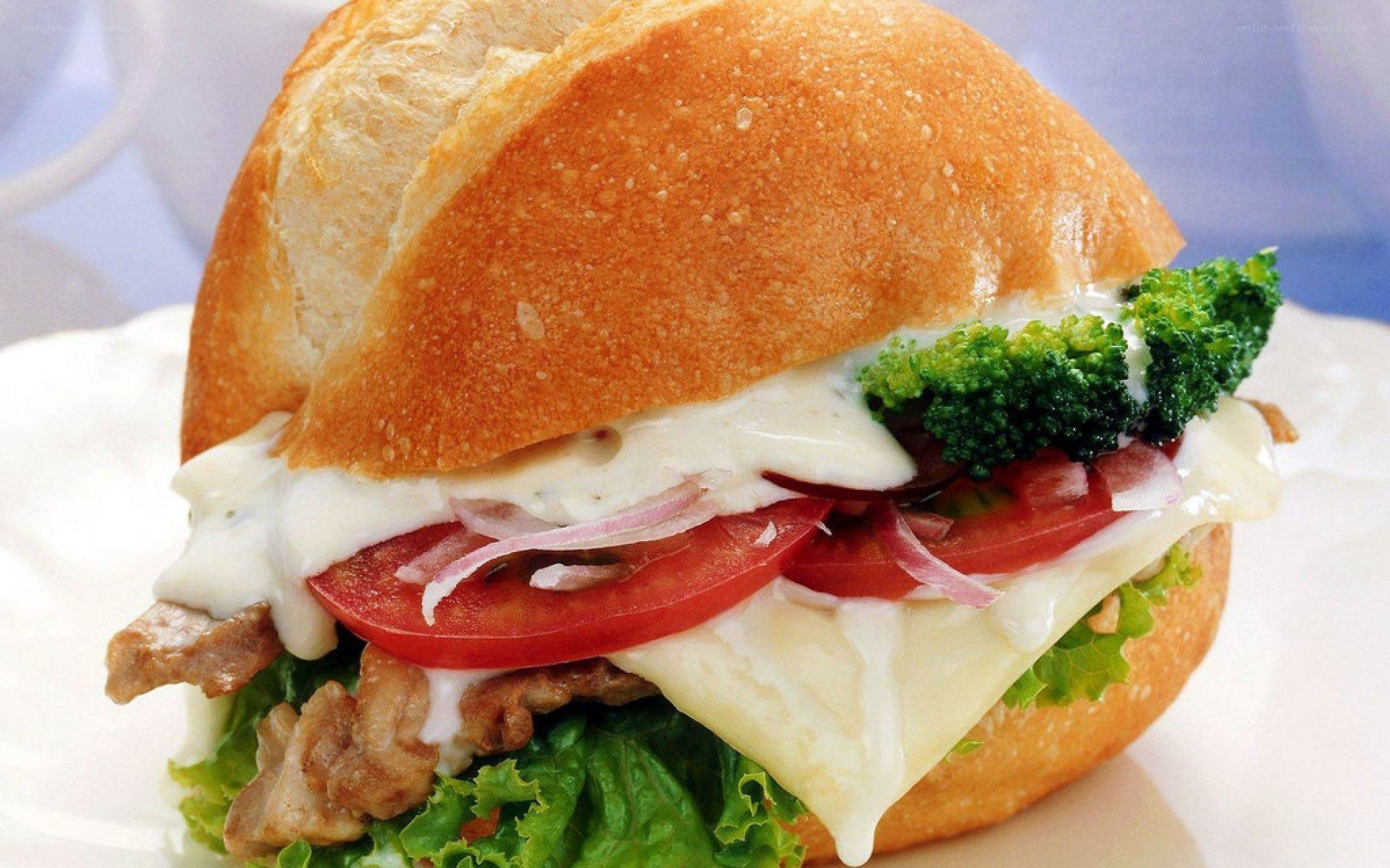 chicken sandwich with broccoli