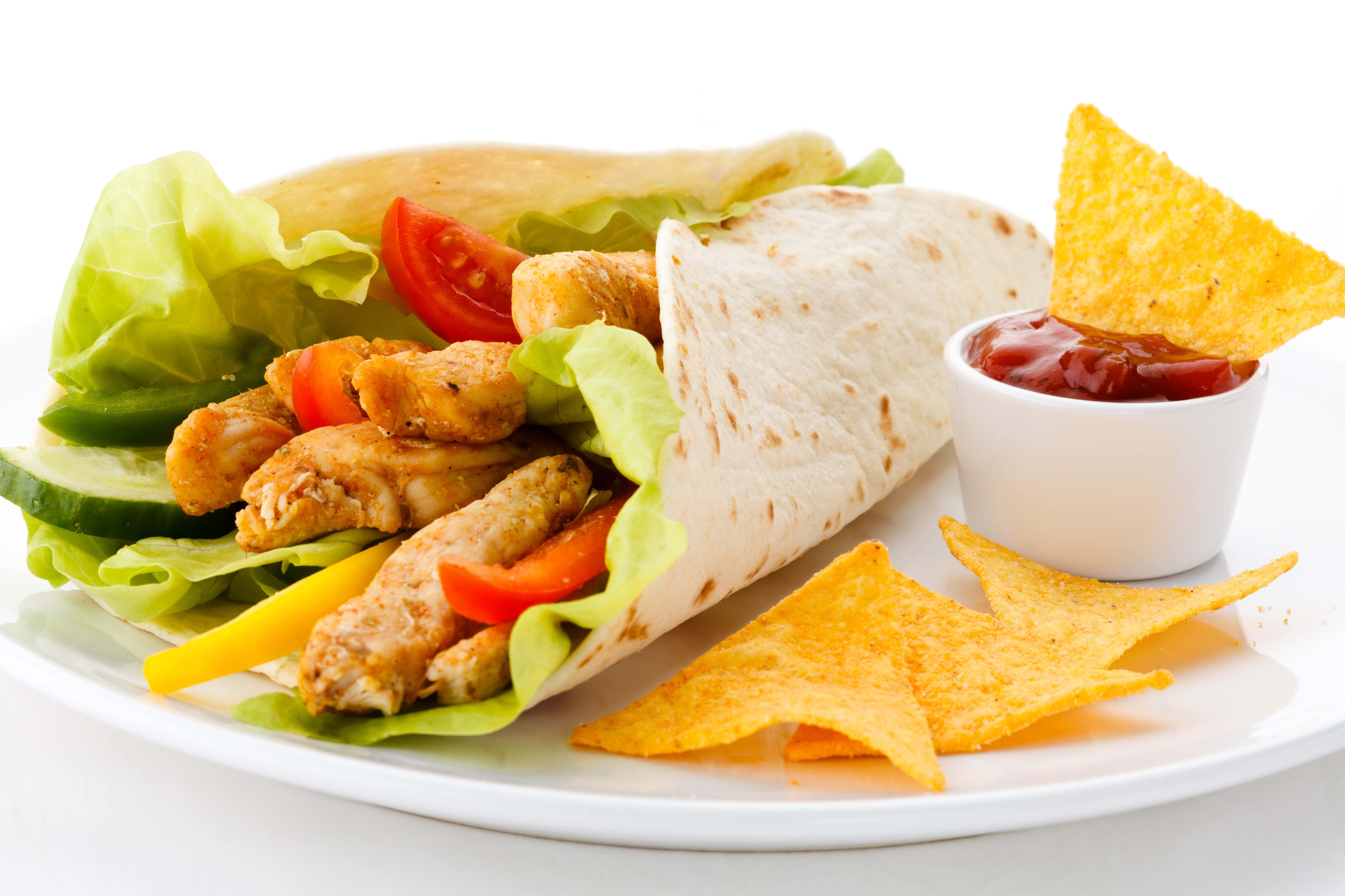 chicken wrap with chips
