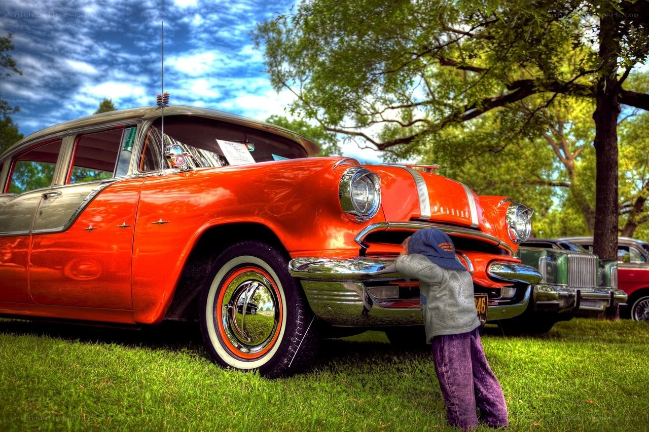 child admiring classic car