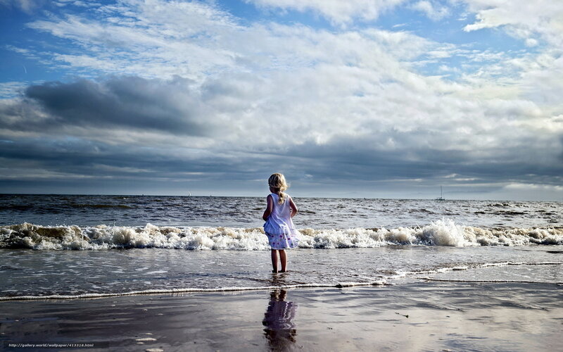 Child at the seashore