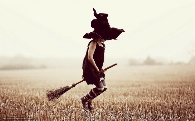 child dressed as a witch