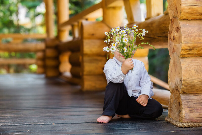 Child Holding Flowers — Brown