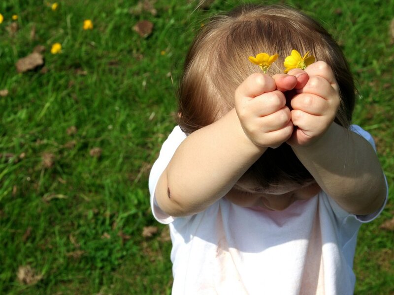Child Holding Flowers — Green