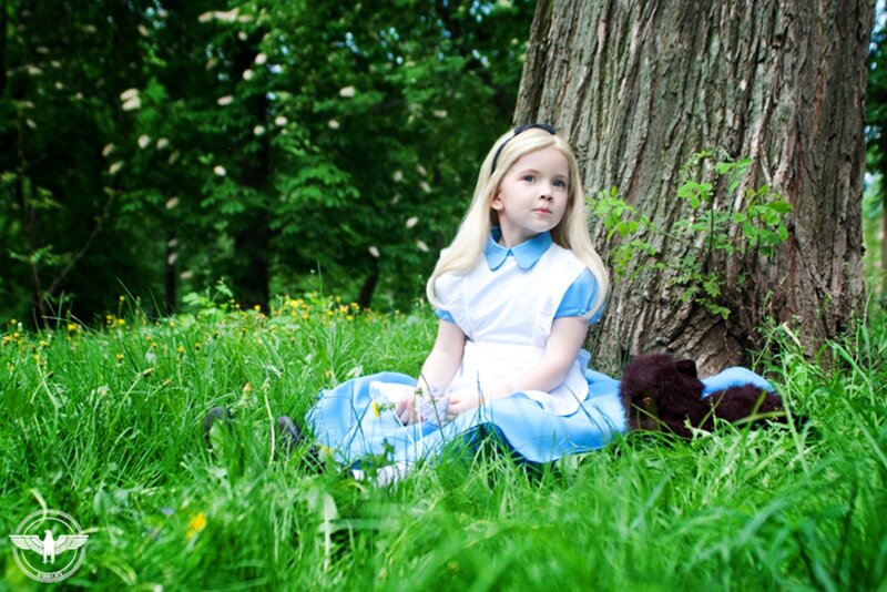 Child in Blue Dress — Green