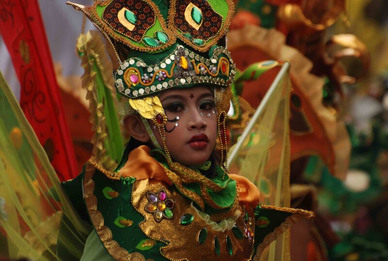 Child in Costume — Green