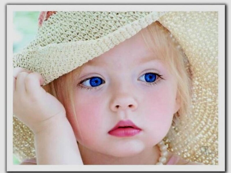 Child in Straw Hat — Blonde