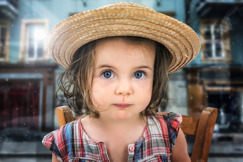 Child in Straw Hat — Blue