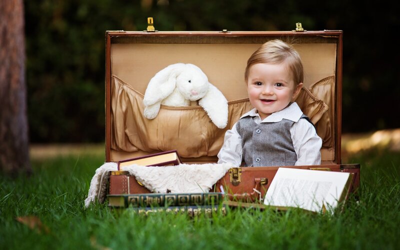 Child in Suitcase — Green