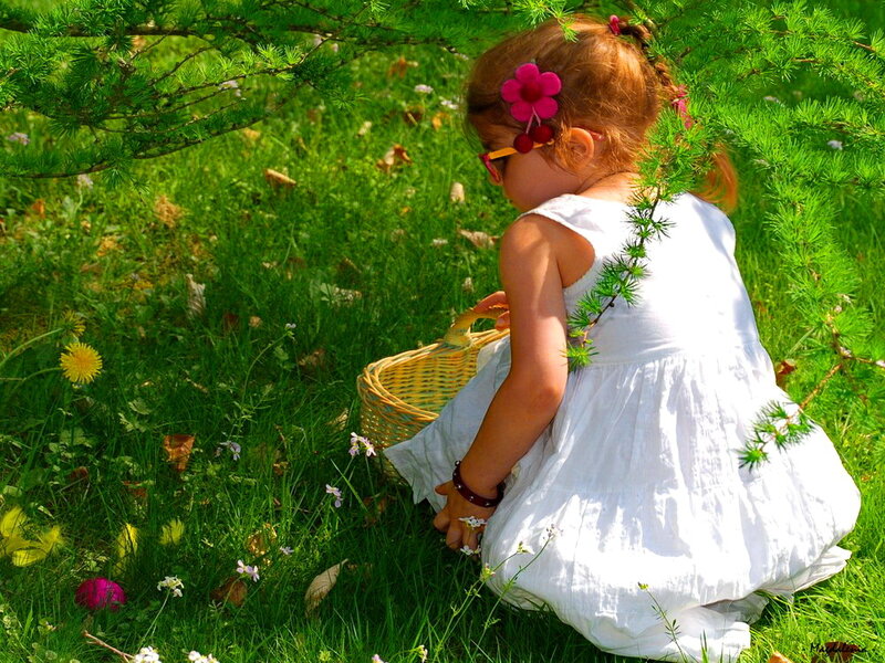 Child in White Dress — Green