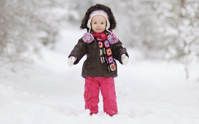 child in winter snow