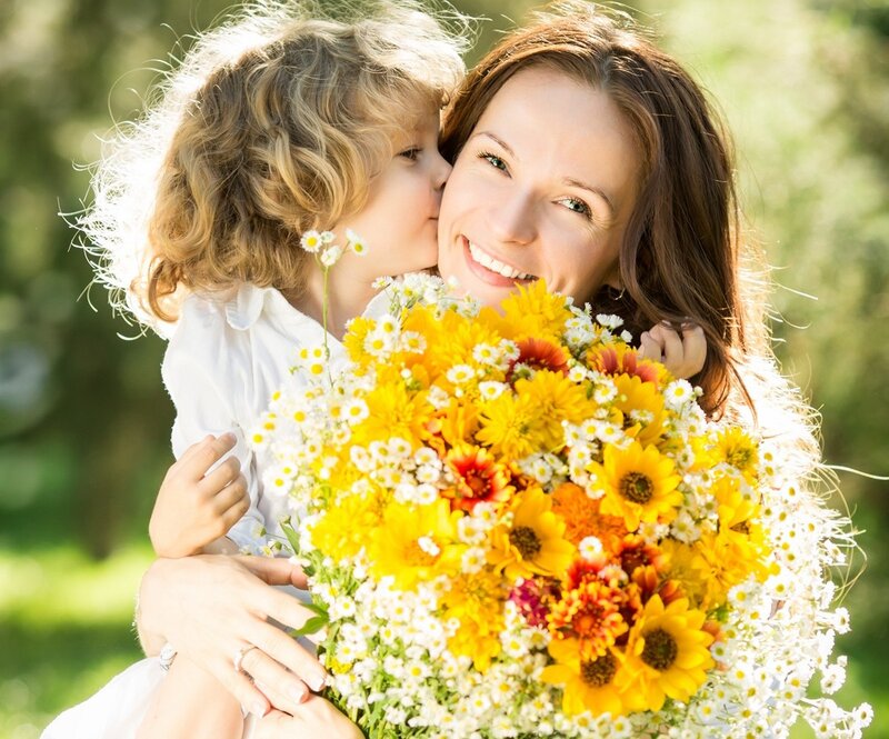 Child Kissing Woman — Yellow