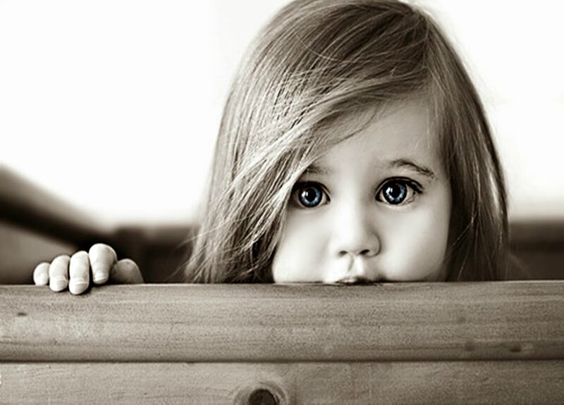 Child Peeking over Railing — Black