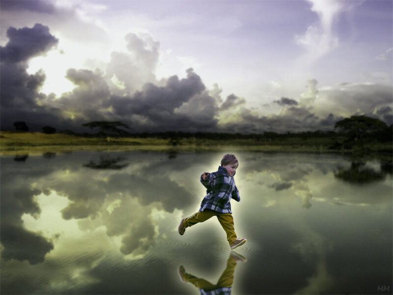 Child Running in Water — Gray