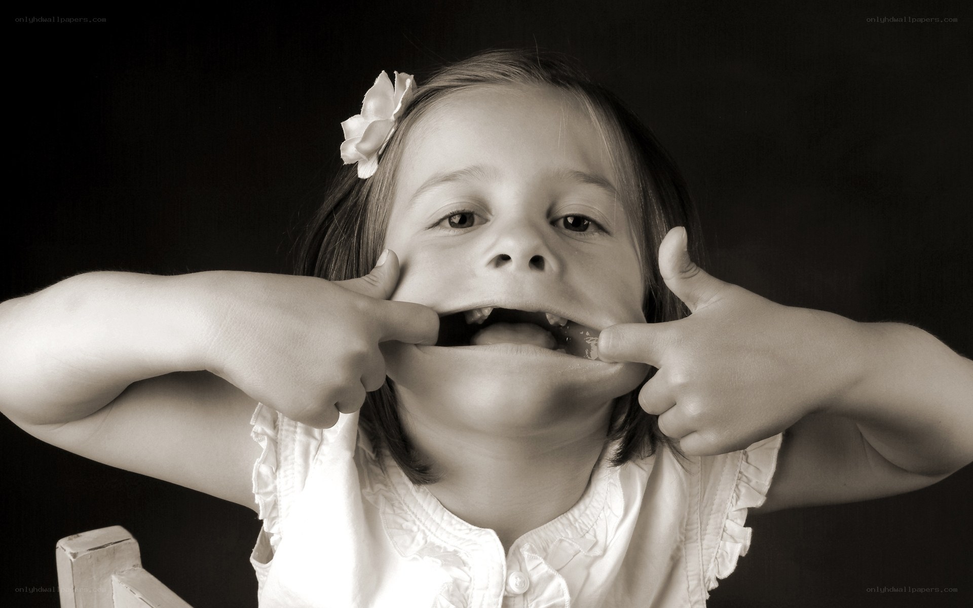 child showing missing tooth
