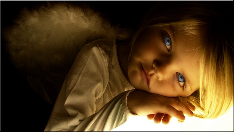 Child with Angel Wings — Yellow