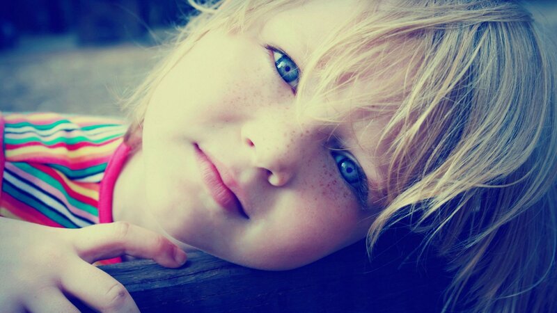 child with blue eyes and freckles