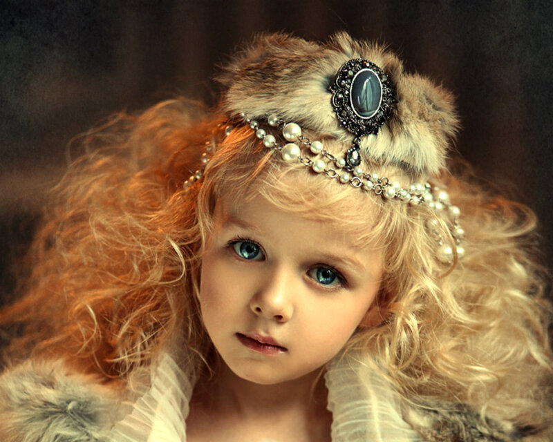 Child with Blue Eyes — Blonde, Dramatic