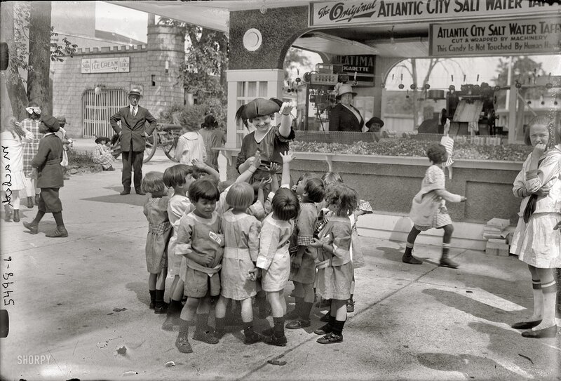 Children at salt water taffy stand