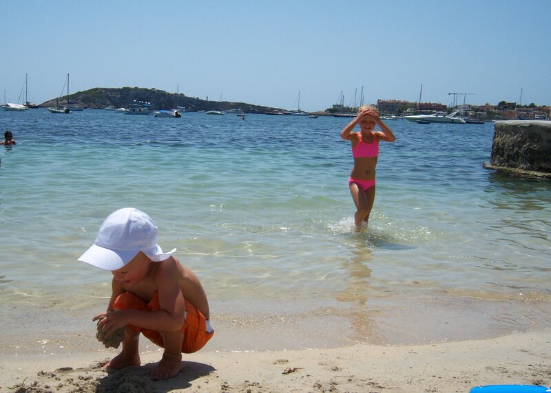 Children at the Beach — Blue, Relaxed