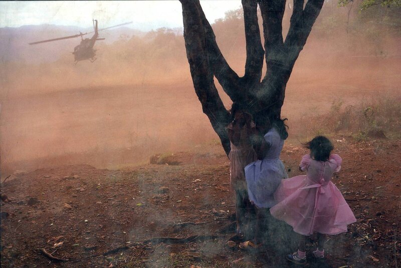 Children flee helicopter in dust