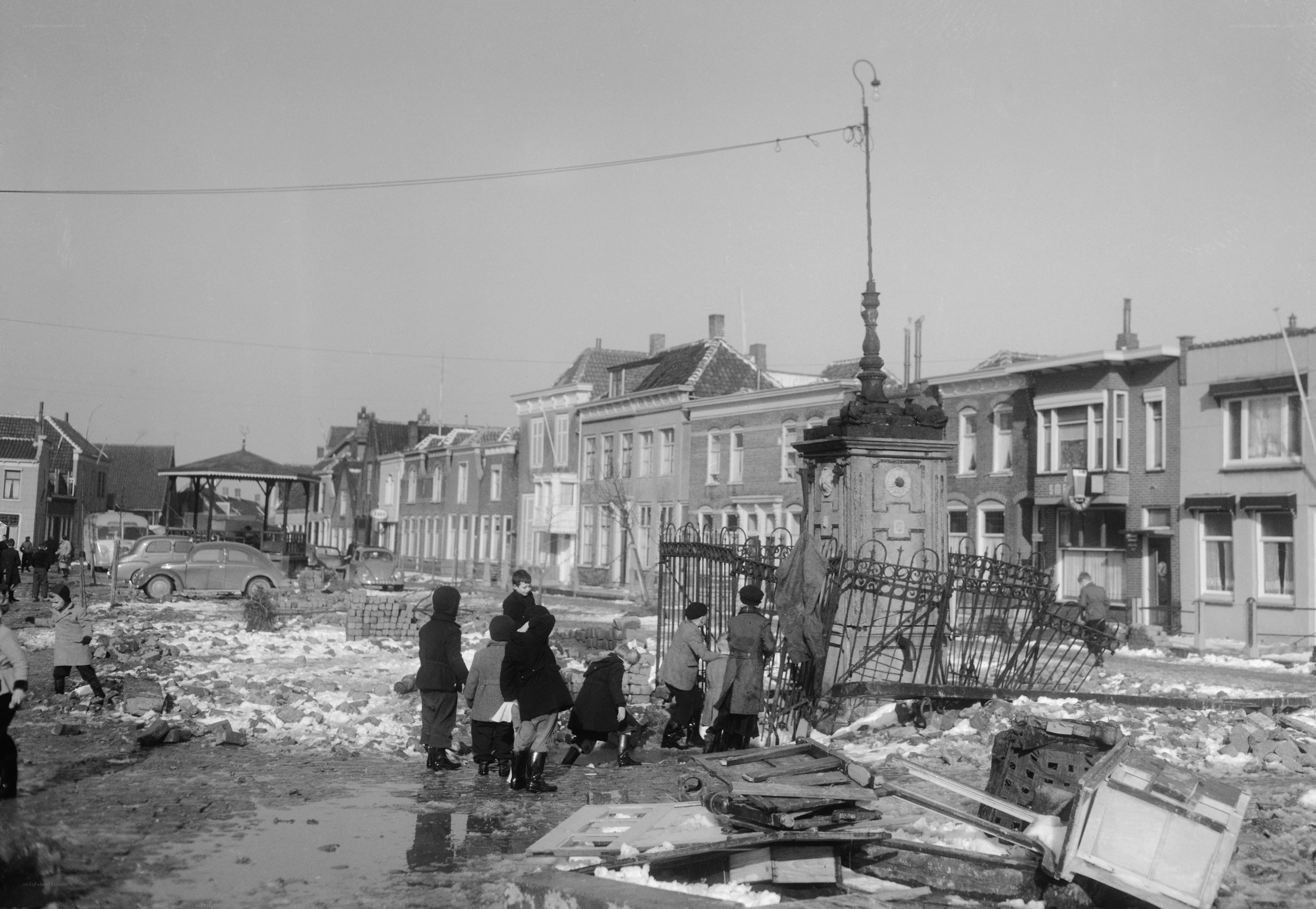 Children in a war-torn street