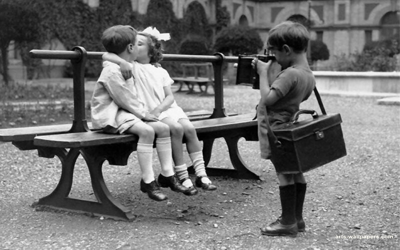 Children on a Bench — Black