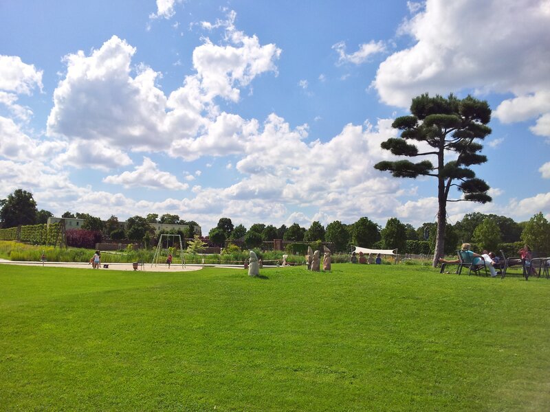 Children Playing in Park — Green