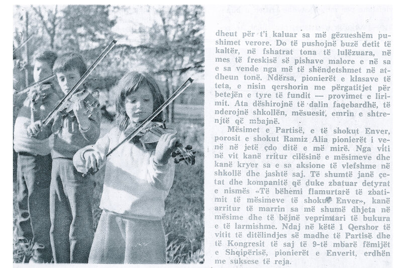 Children Playing Violins — Black