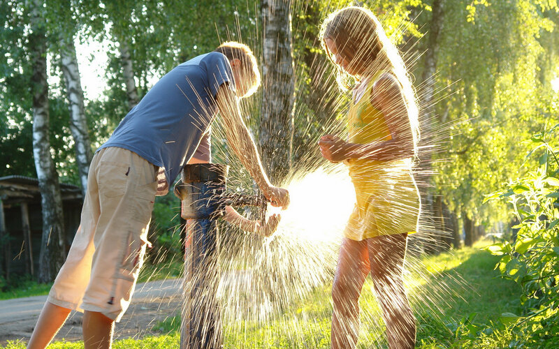 Children Playing with Water — Green