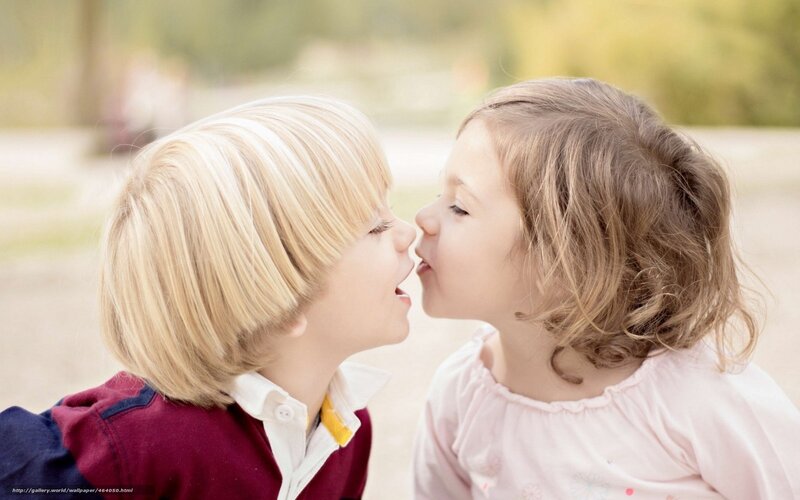 children sharing a kiss