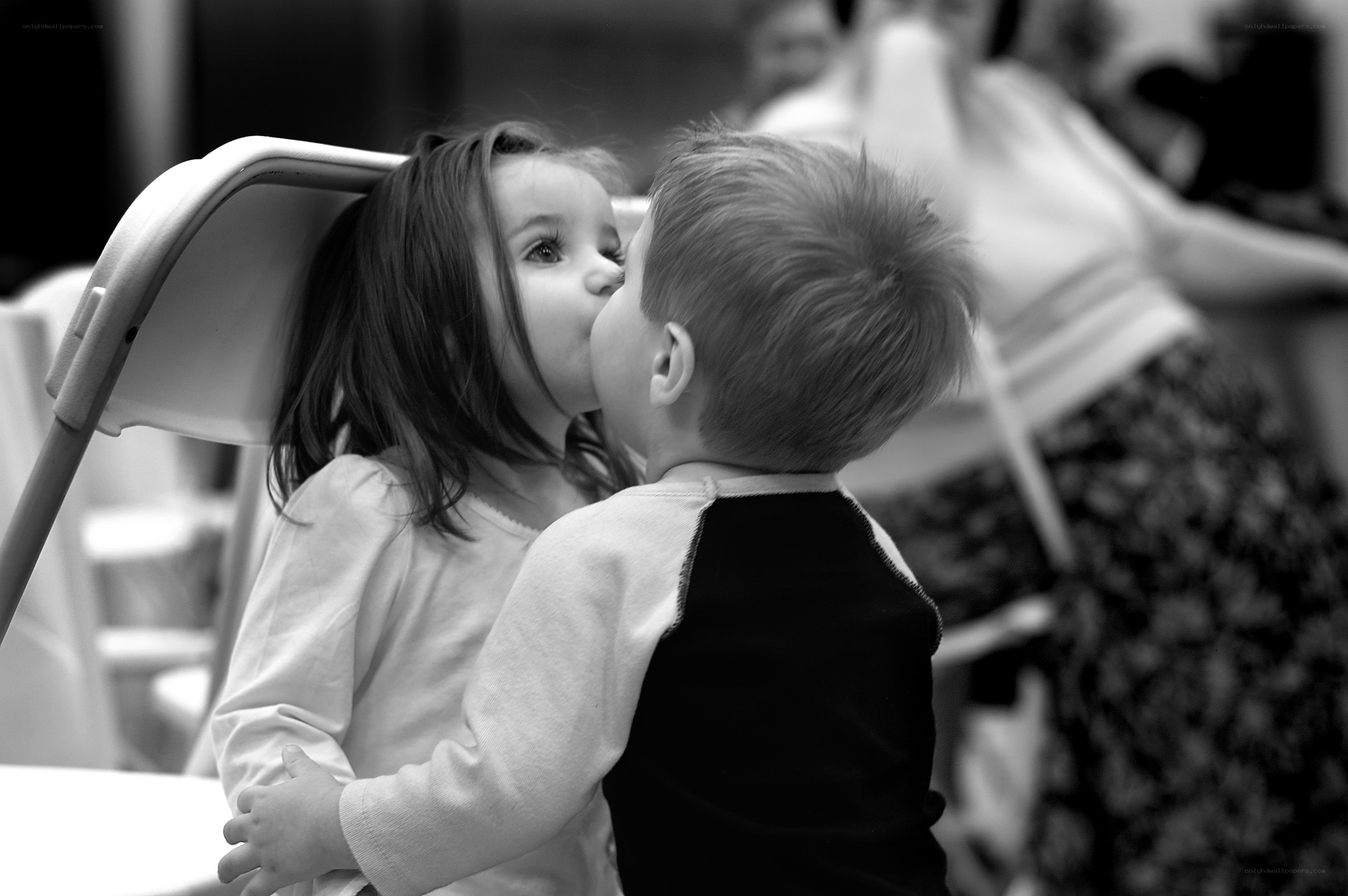 children sharing a kiss