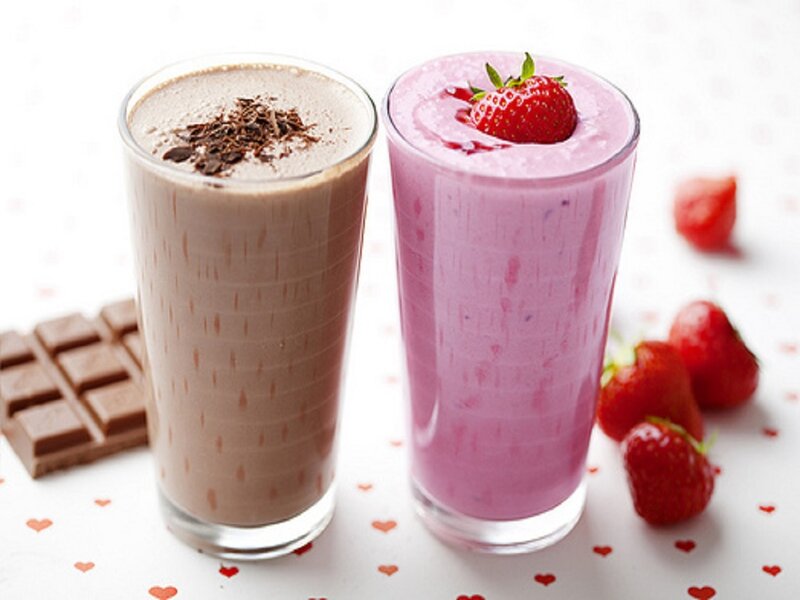 Chocolate and Strawberry Milkshakes