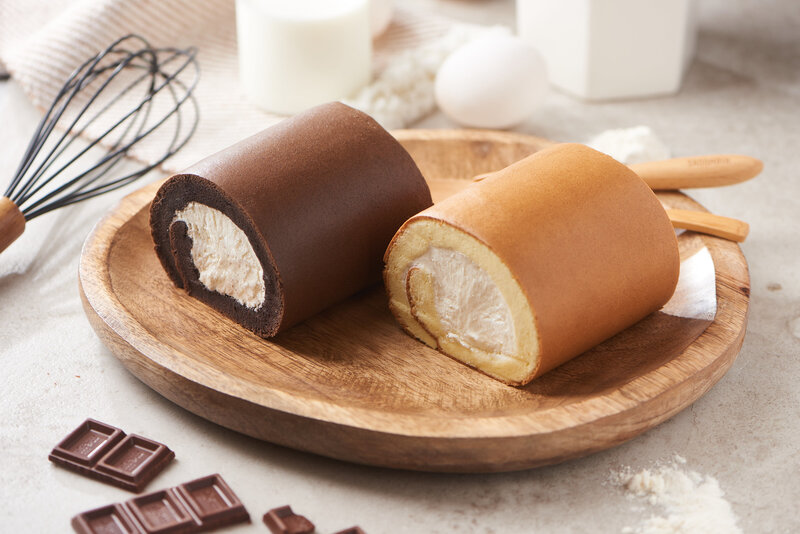Chocolate and Vanilla Roll Cakes