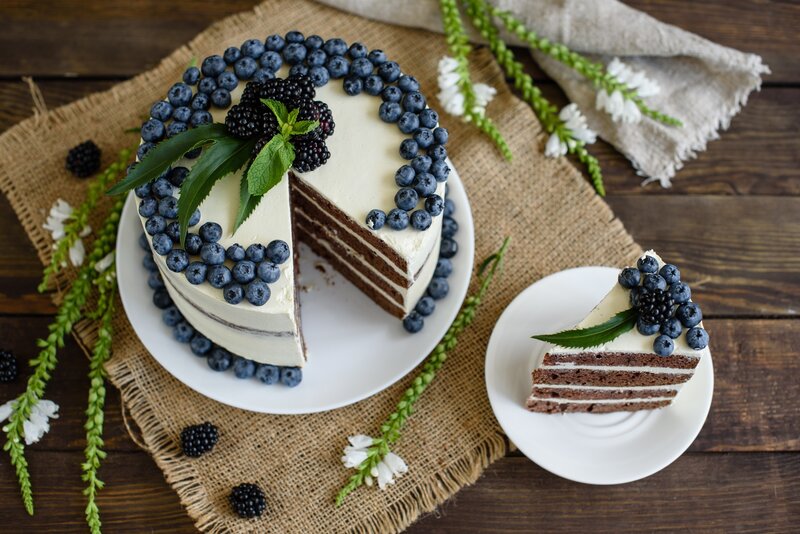 Chocolate Berry Cake — Brown