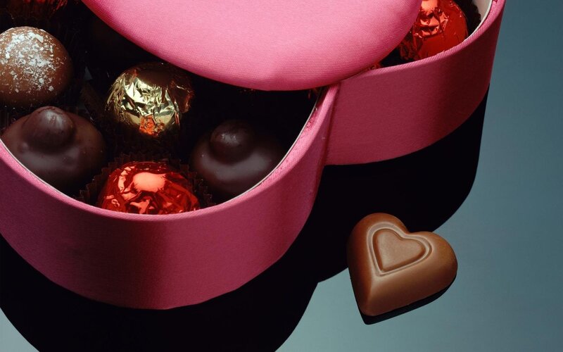 Chocolate Box with Heart — Pink, Dramatic