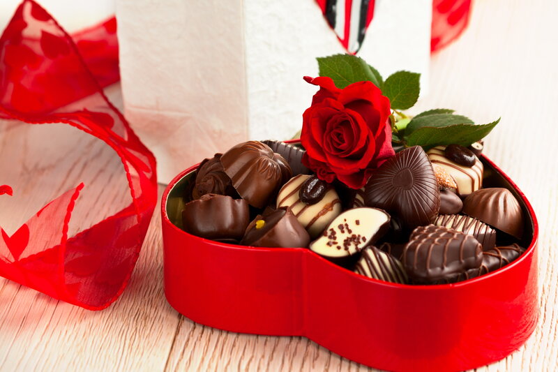 Chocolate Box with Rose — Red, Romantic