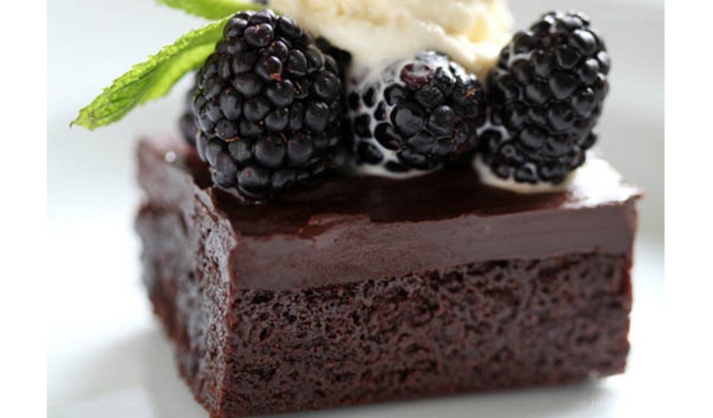 chocolate brownie with blackberries
