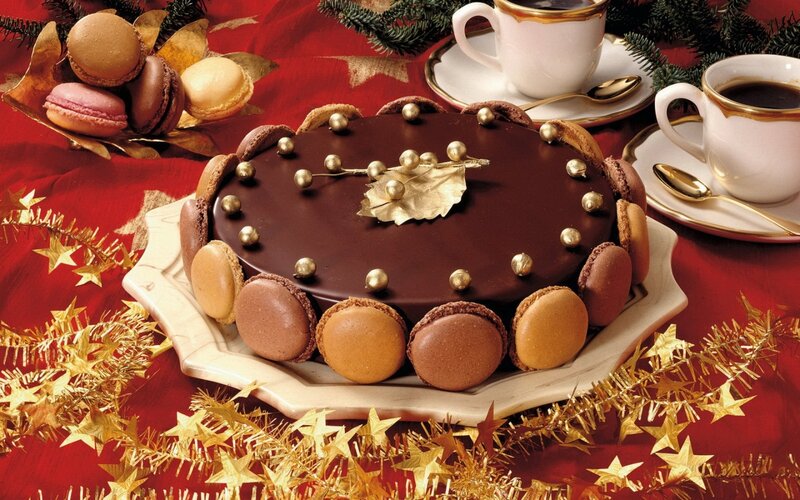 Chocolate Cake with Macarons — Red
