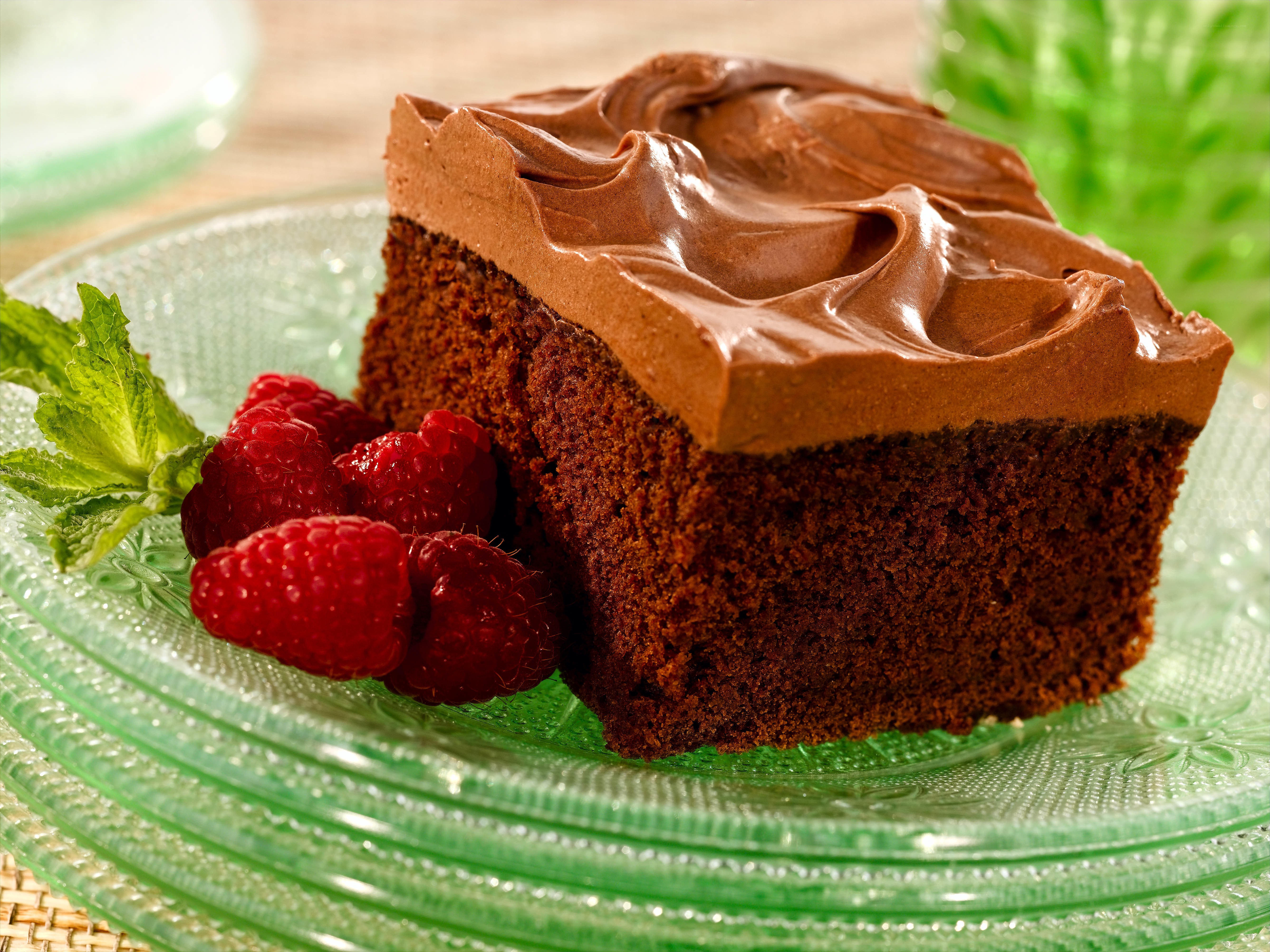 Chocolate cake with raspberries